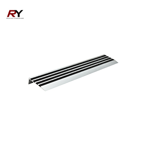 Nez de marche en métal